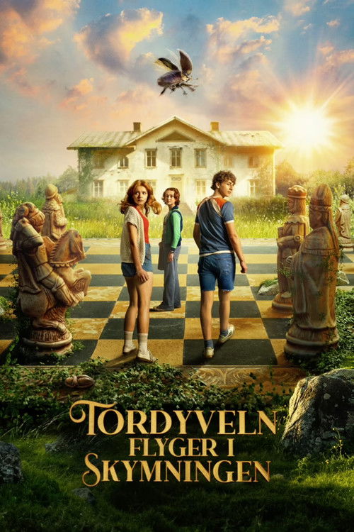 Навозный жук летает в сумерках